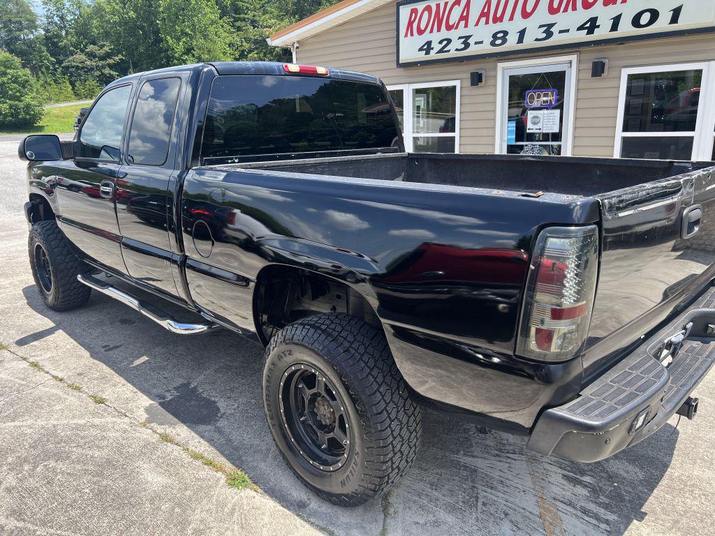 2004 Chevrolet Silverado 2500HD LT photo 7