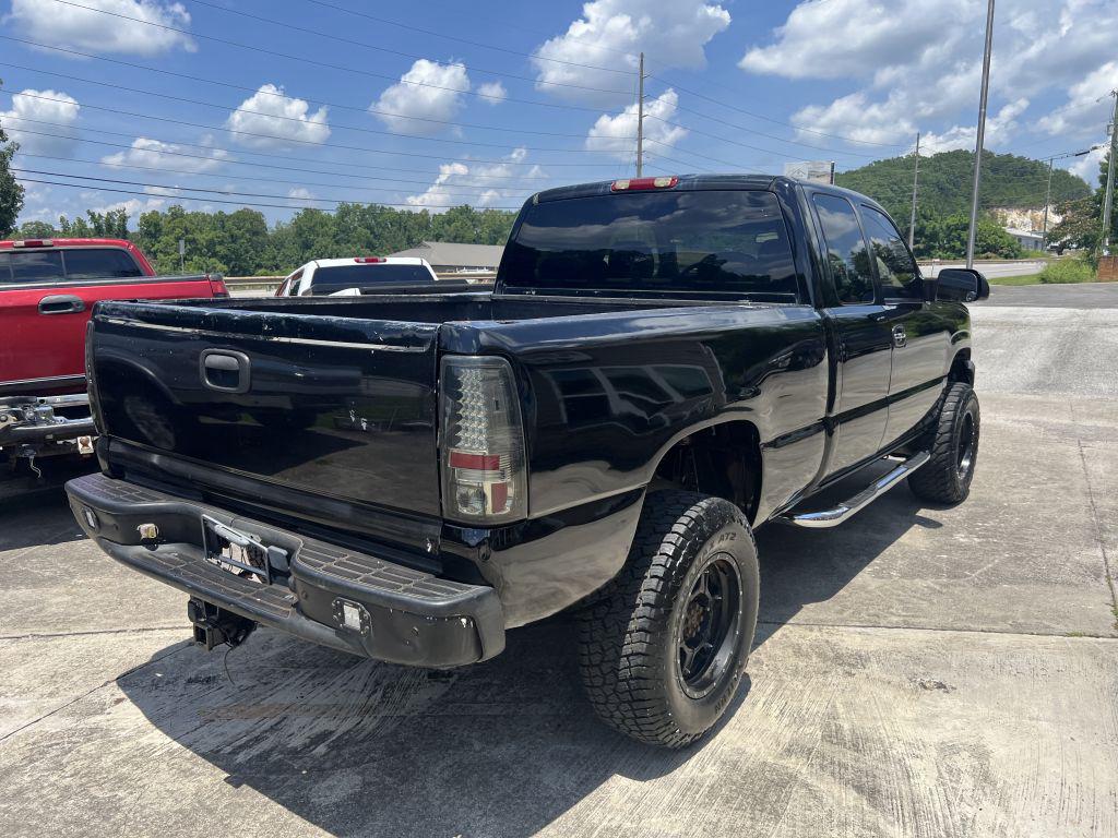 2004 Chevrolet Silverado 2500HD LT photo 11