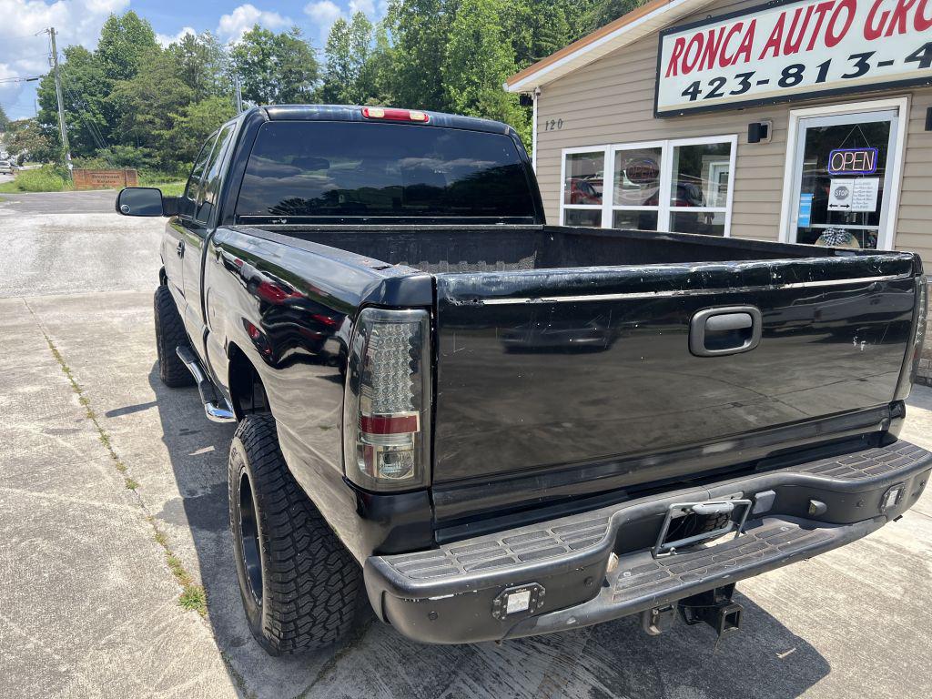 2004 Chevrolet Silverado 2500HD LT photo 8