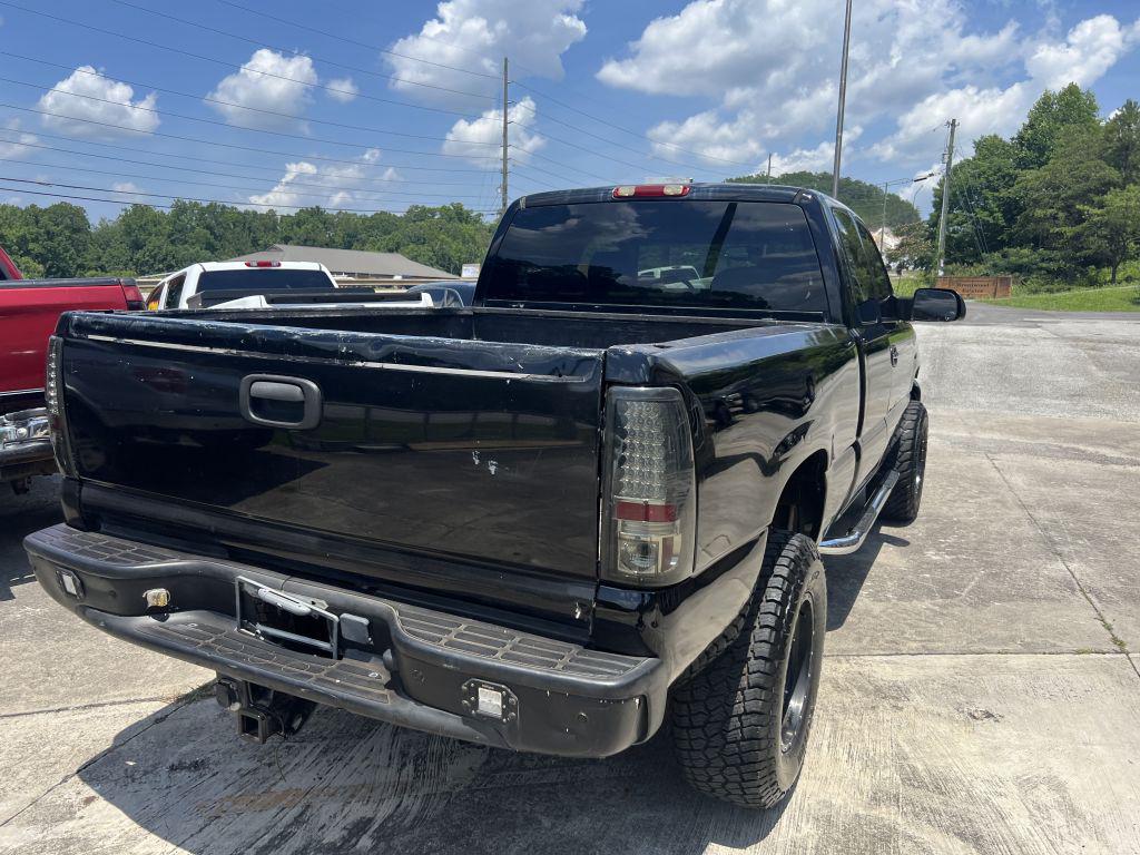 2004 Chevrolet Silverado 2500HD LT photo 10