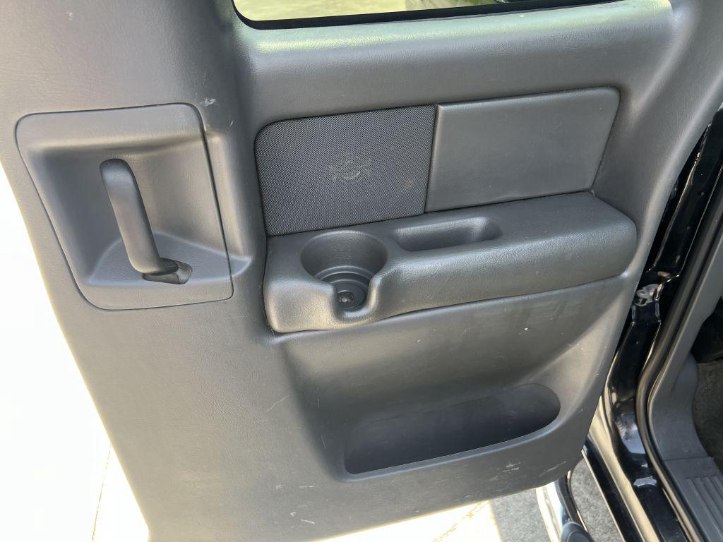 2004 Chevrolet Silverado 2500HD LT photo 21