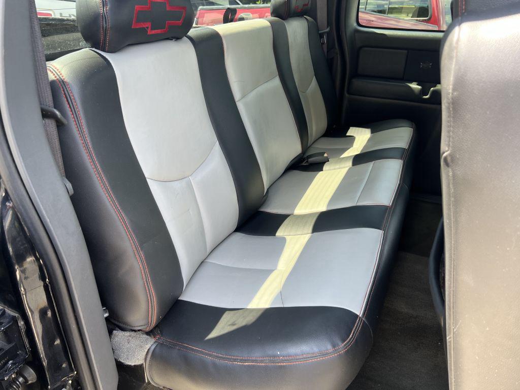 2004 Chevrolet Silverado 2500HD LT photo 20