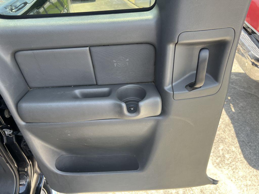 2004 Chevrolet Silverado 2500HD LT photo 17